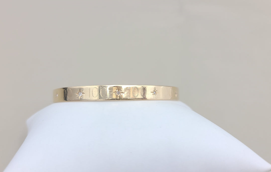 k932 Beautiful Vintage 14kt Yellow Gold Diamond Bangle Bracelet