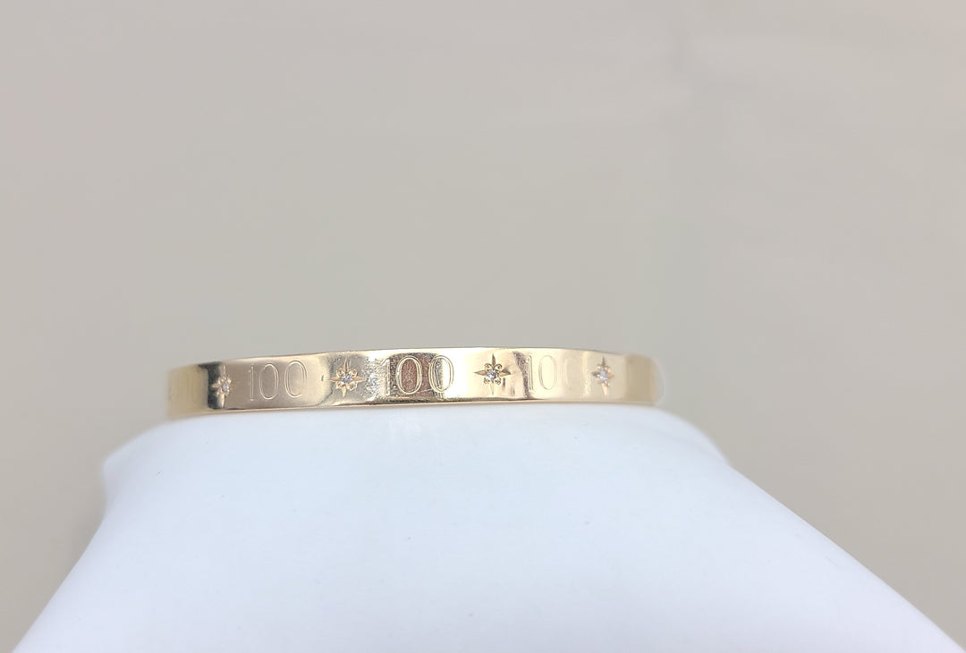 k932 Beautiful Vintage 14kt Yellow Gold Diamond Bangle Bracelet