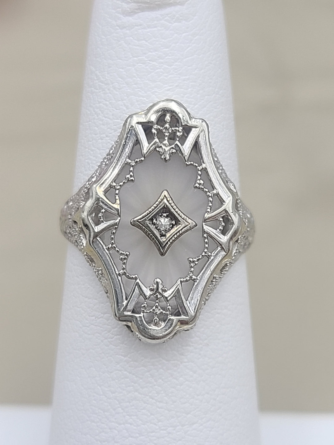 k837 Pretty Antique Ladies 14kt White Gold Camphor Glass Filigree Ring