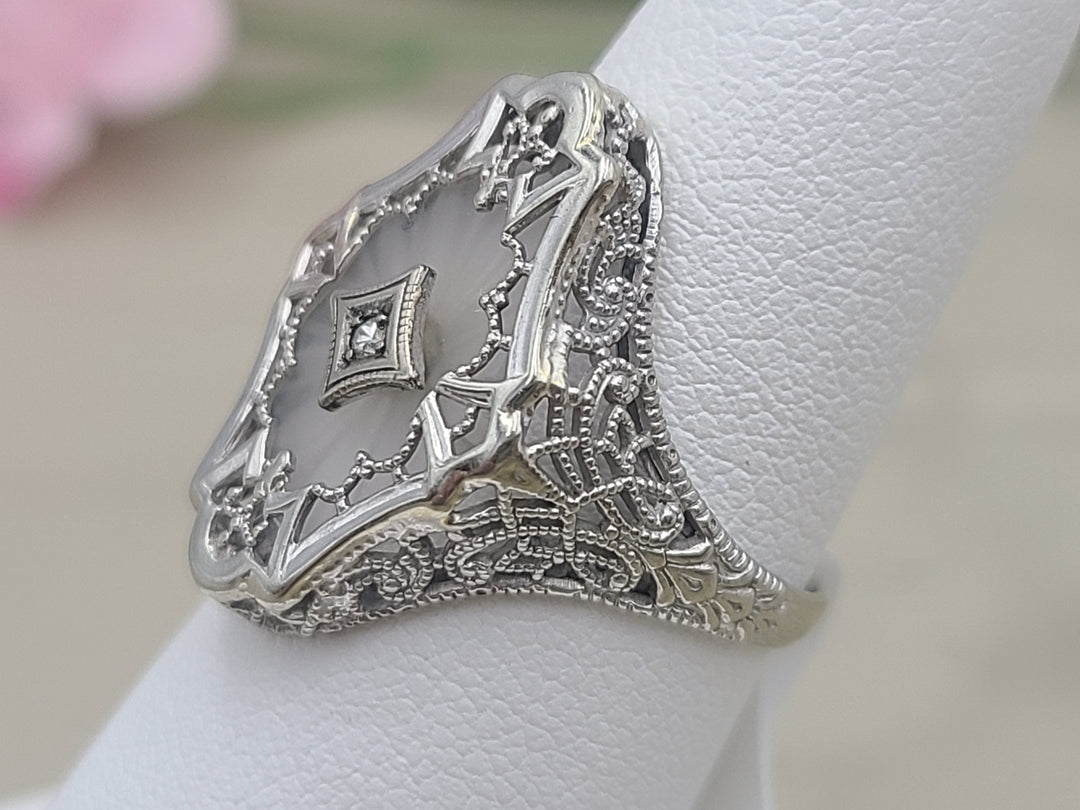 k837 Pretty Antique Ladies 14kt White Gold Camphor Glass Filigree Ring