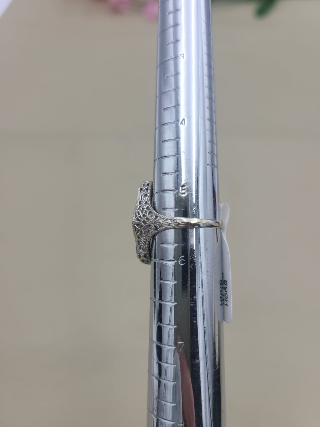 k837 Pretty Antique Ladies 14kt White Gold Camphor Glass Filigree Ring