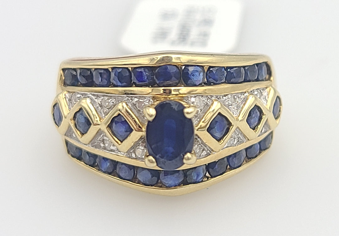 k943 Lovely 14kt Yellow Gold Sapphire and Diamond Engagement Ring