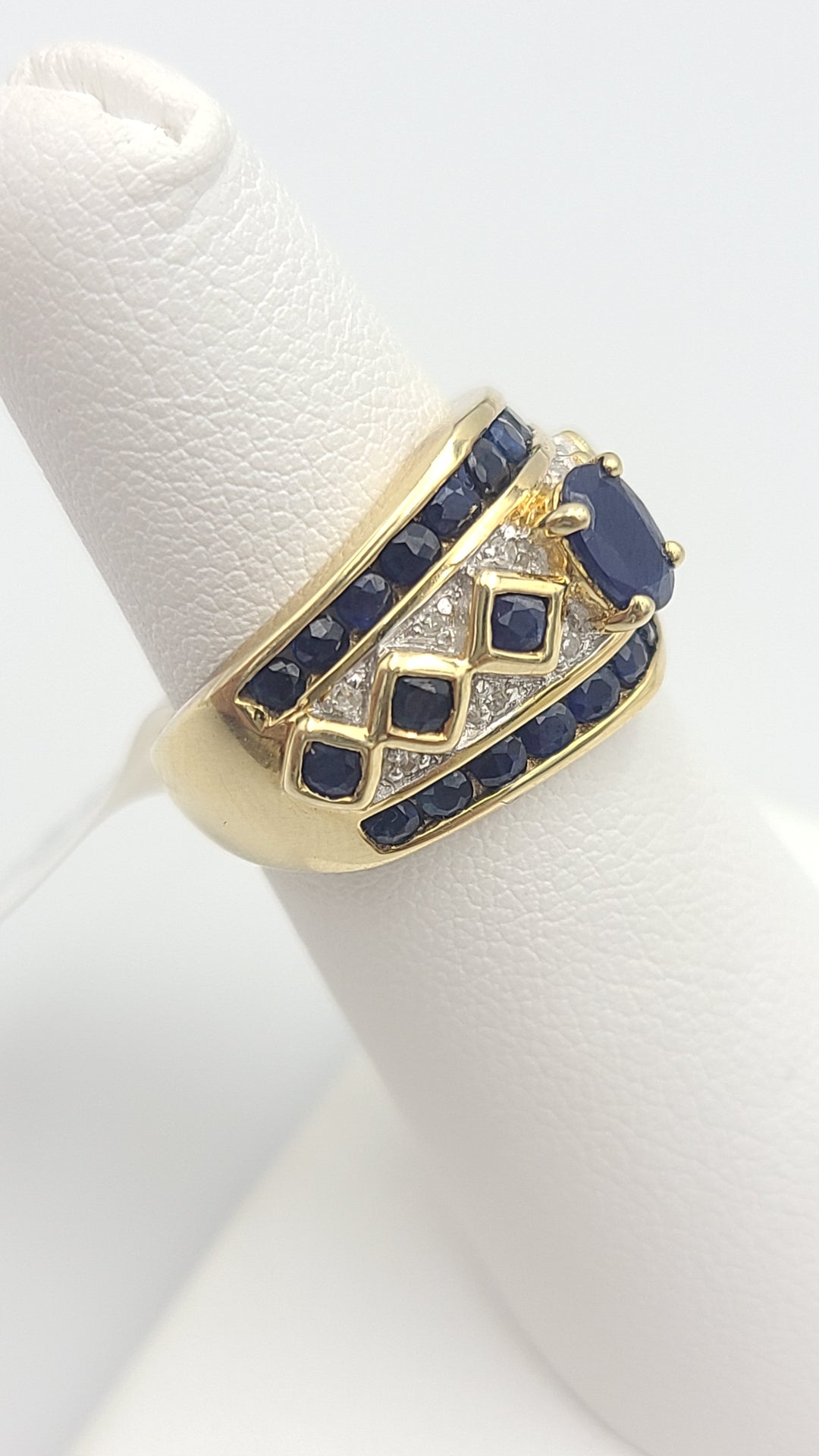 k943 Lovely 14kt Yellow Gold Sapphire and Diamond Engagement Ring