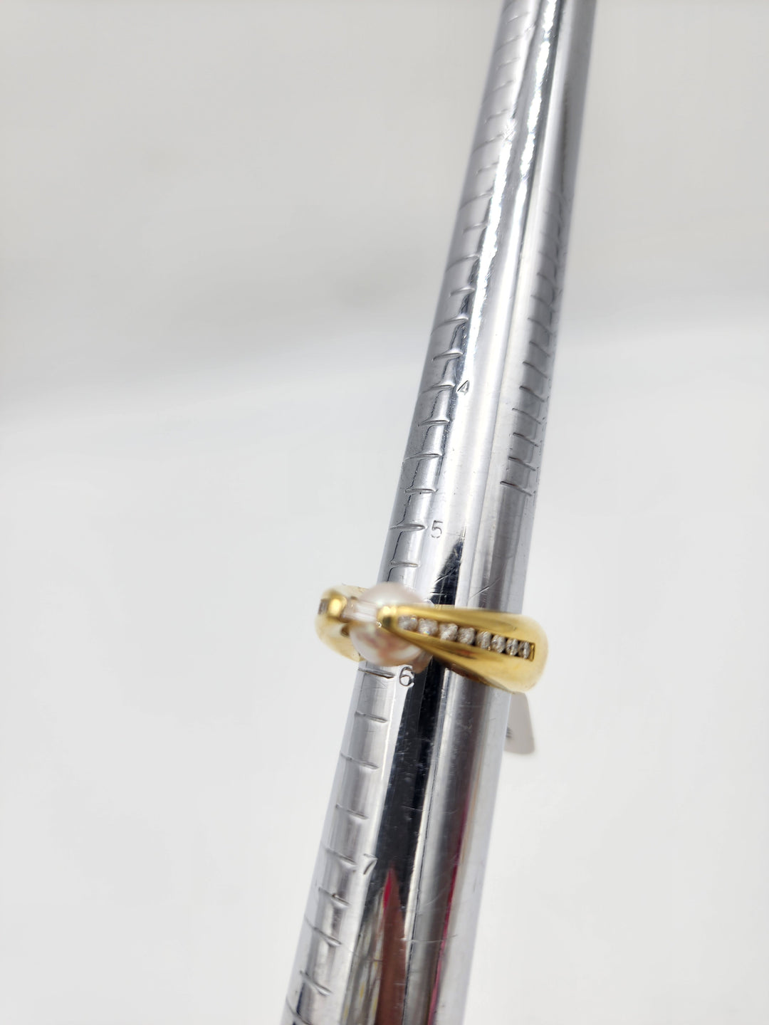 e388 Unique 18kt Yellow Gold Diamond and Pearl Ring