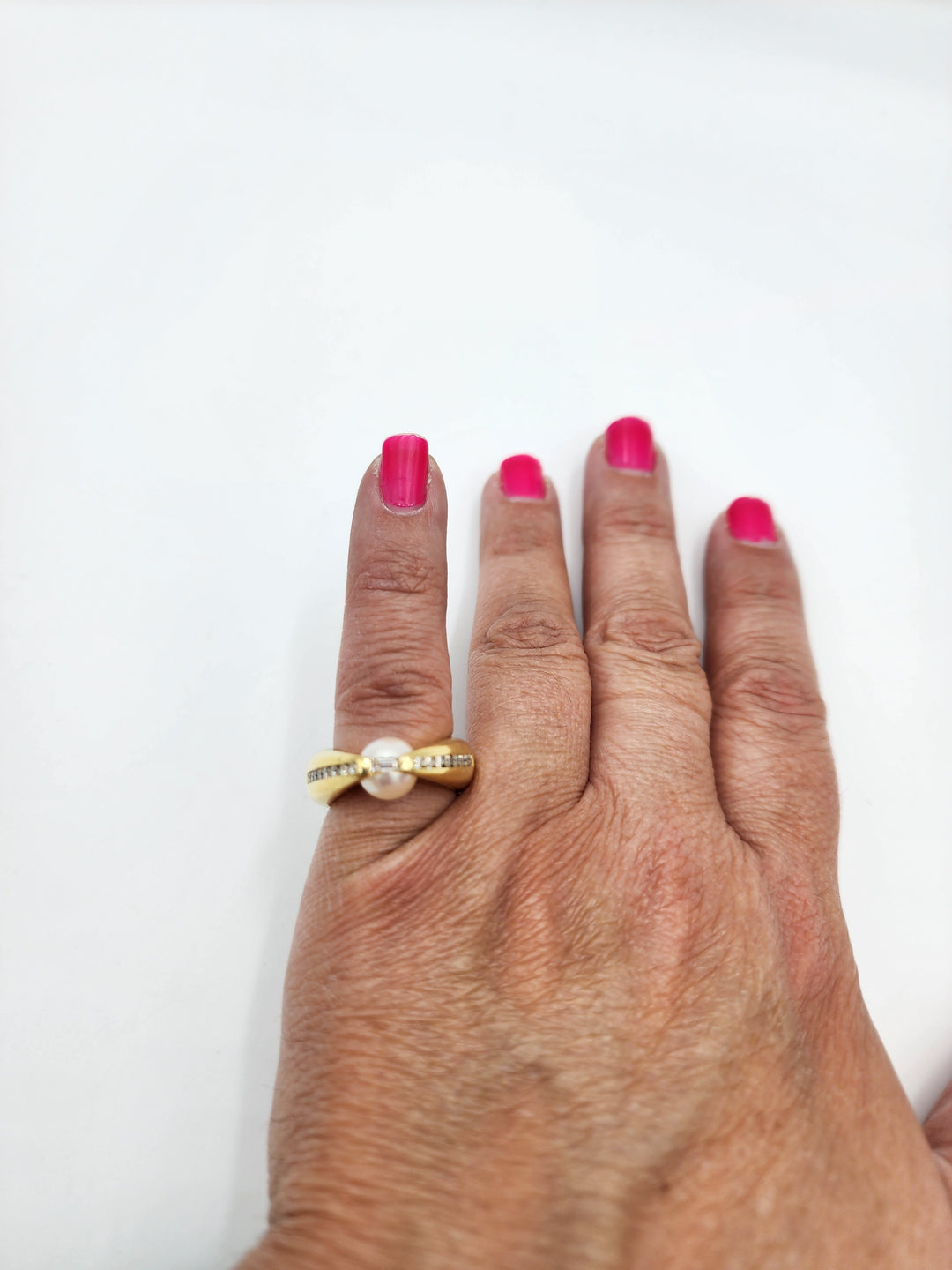 e388 Unique 18kt Yellow Gold Diamond and Pearl Ring