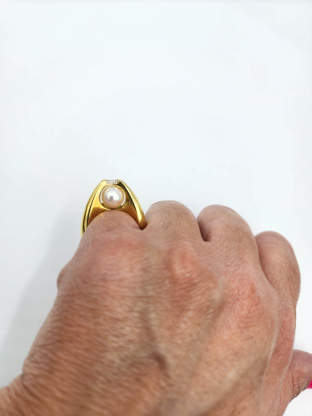 e388 Unique 18kt Yellow Gold Diamond and Pearl Ring