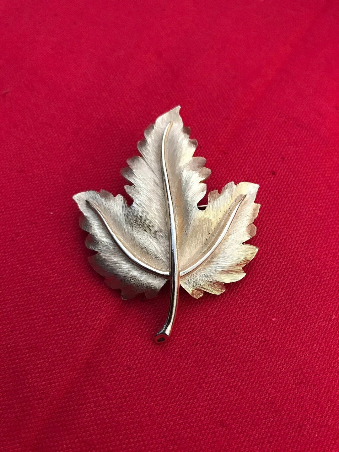 t573 Vintage Crown Trifari Brushed Gold Tone Maple Leaf Pin/Brooch 1960's