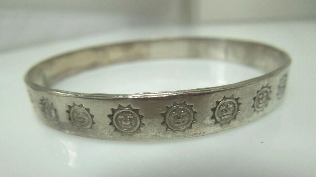 r152 Vintage Silvertone Etched Bangle Bracelet 9.5"