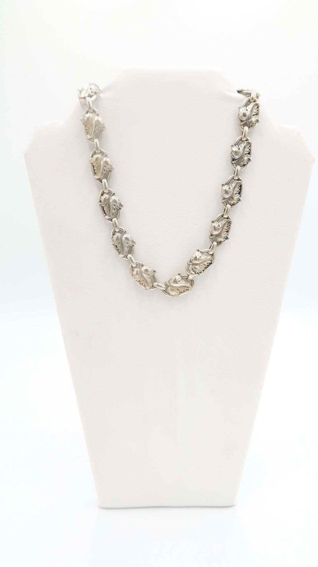 t451 Vintage Jewelry 1950s Mid-Century Leaf Oval Links Necklace 17"