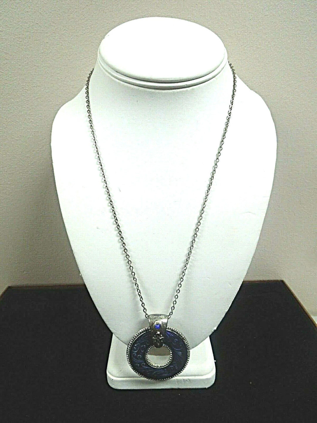 r088 Vintage Silvertone Blue Round Pendant Necklace Chain 18"