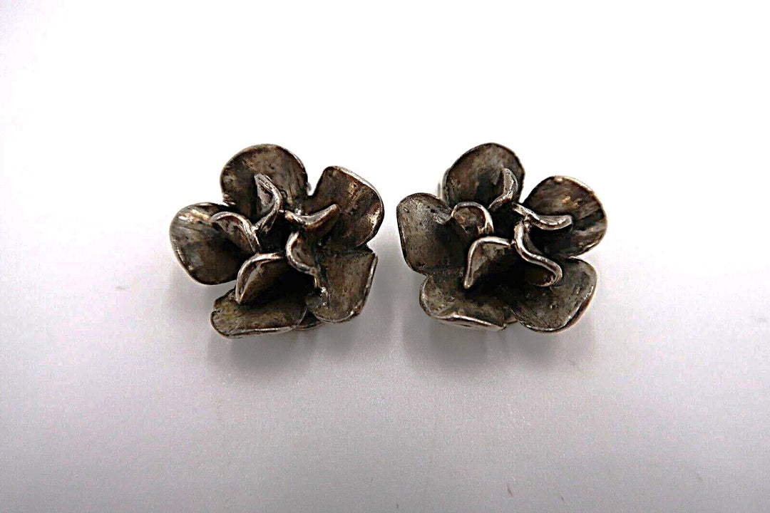 t371 Vintage Flower Earrings - Sterling Silver Flower Clip-on earrings