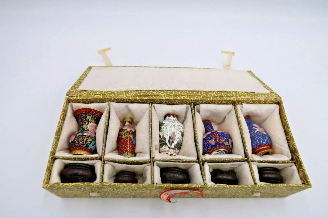t374 Complete set 5 cloisonné vases with wooden support in Original box