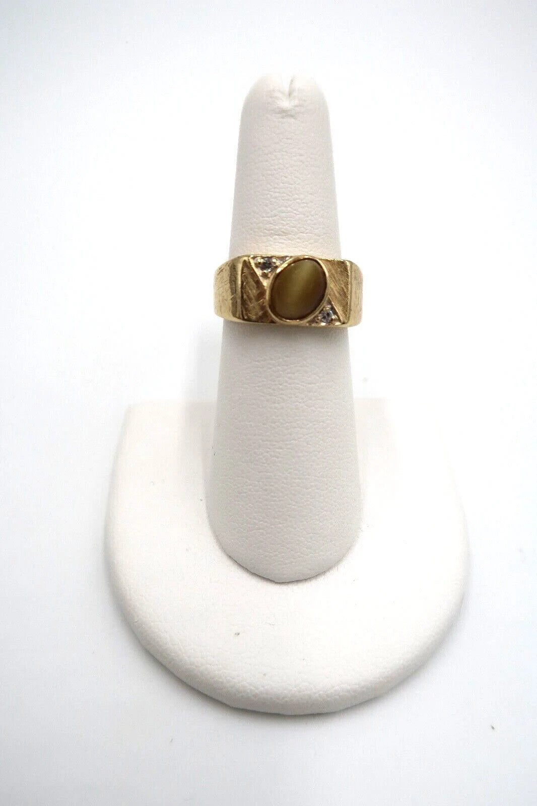 t347 10k Yellow Gold Cats Eye Cubic Zirconia Ring