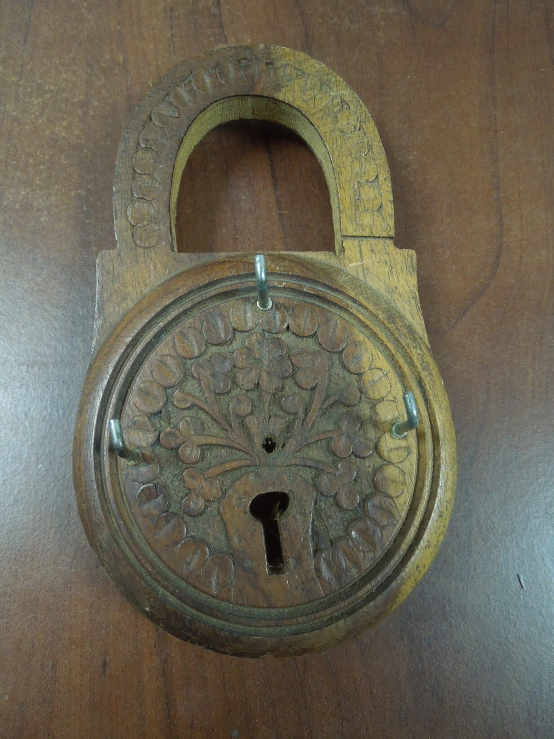 r138 Wooden Wall Hanging Lock Shaped Key Holder-3 Hooks-6" High