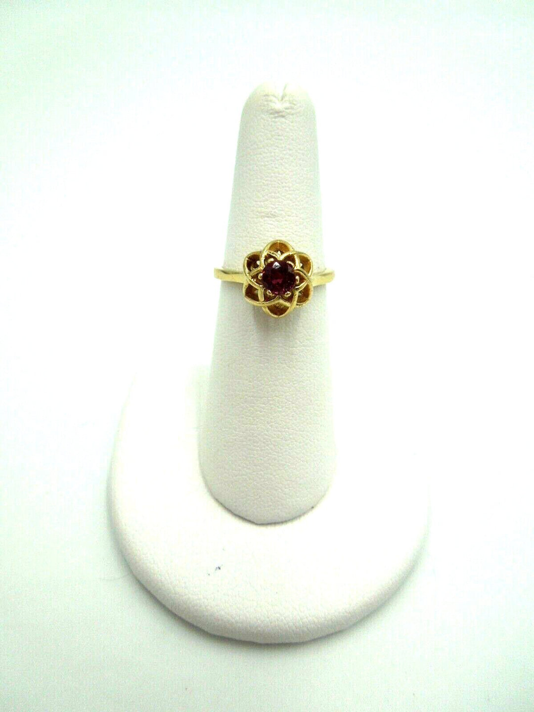 t247 14kt Yellow Gold Synthetic Ruby Ring Size 6 1/4 (US) Signed