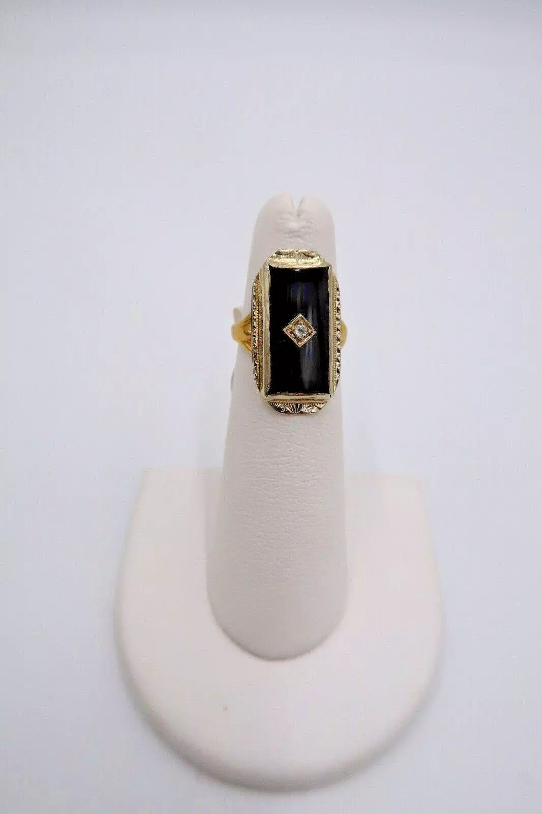 t427 10k Yellow Gold Diamond .01 cts Onyx Ring Size 4(US)Signed