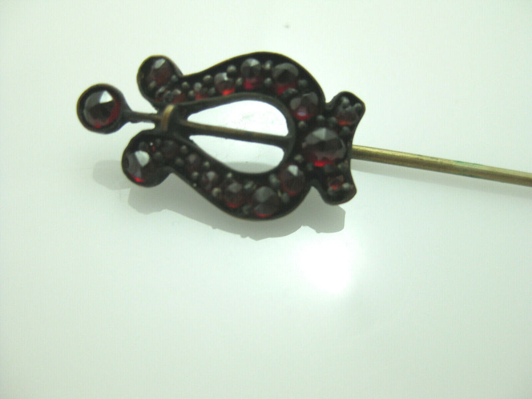 g253 Vintage Garnet 14kt Gold Pin