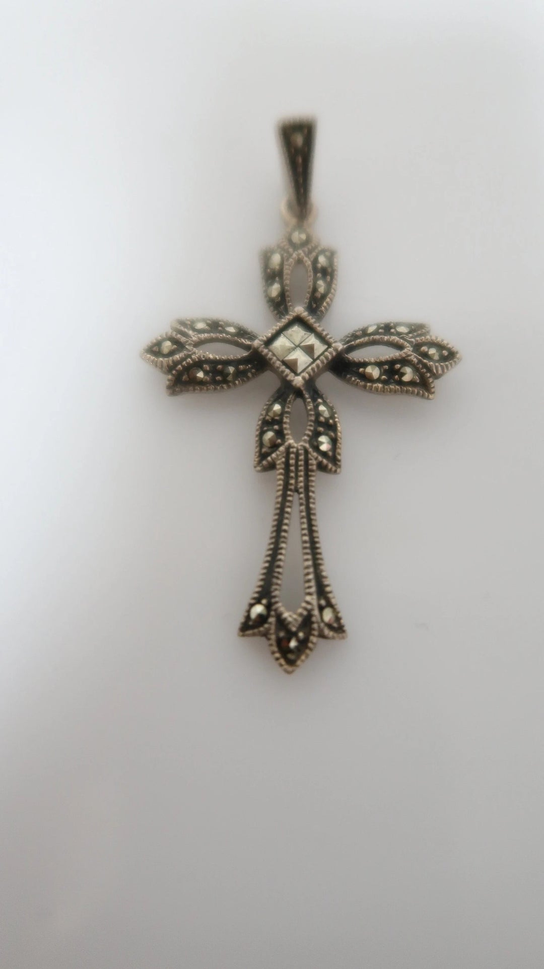 t456 Sterling Silver Marcasite Cross Pendant