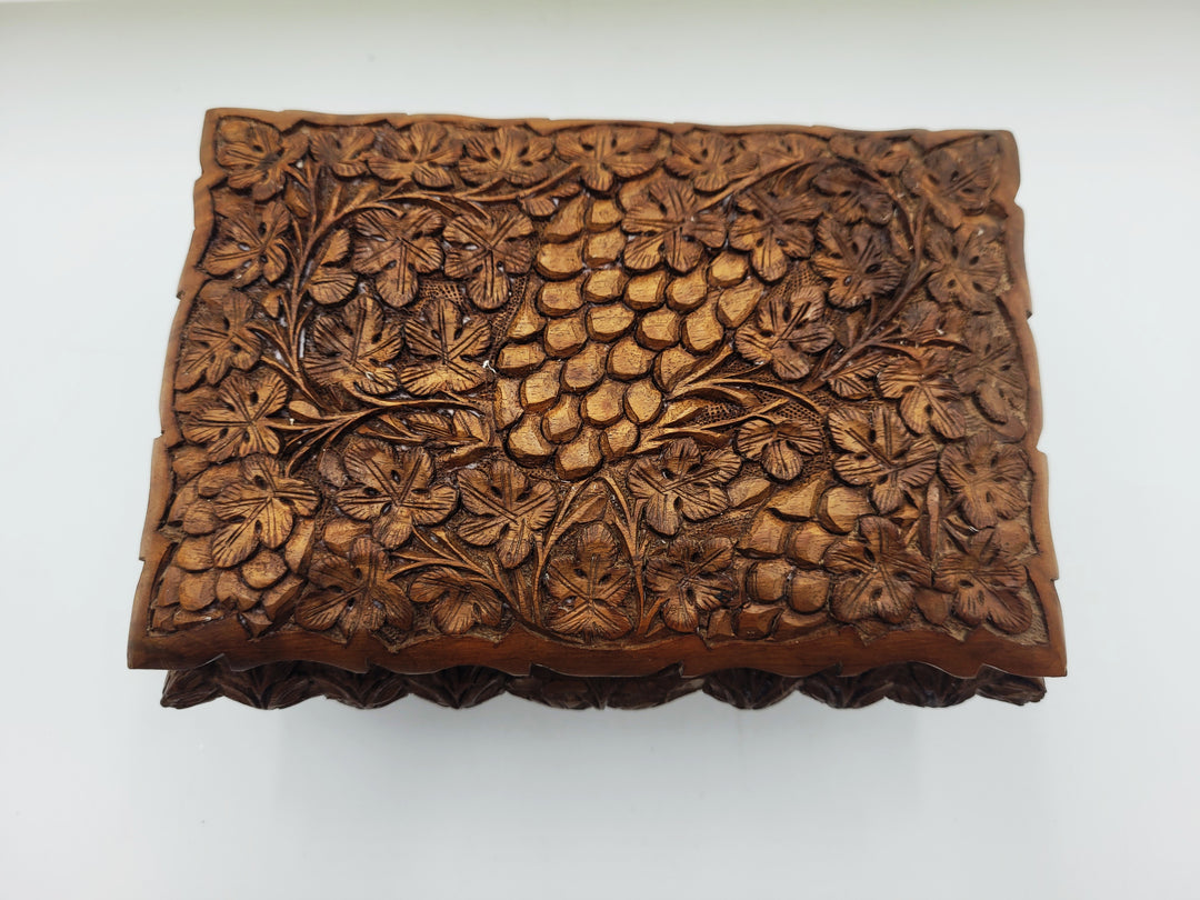 p505 Thorens Carved Wood Music Box