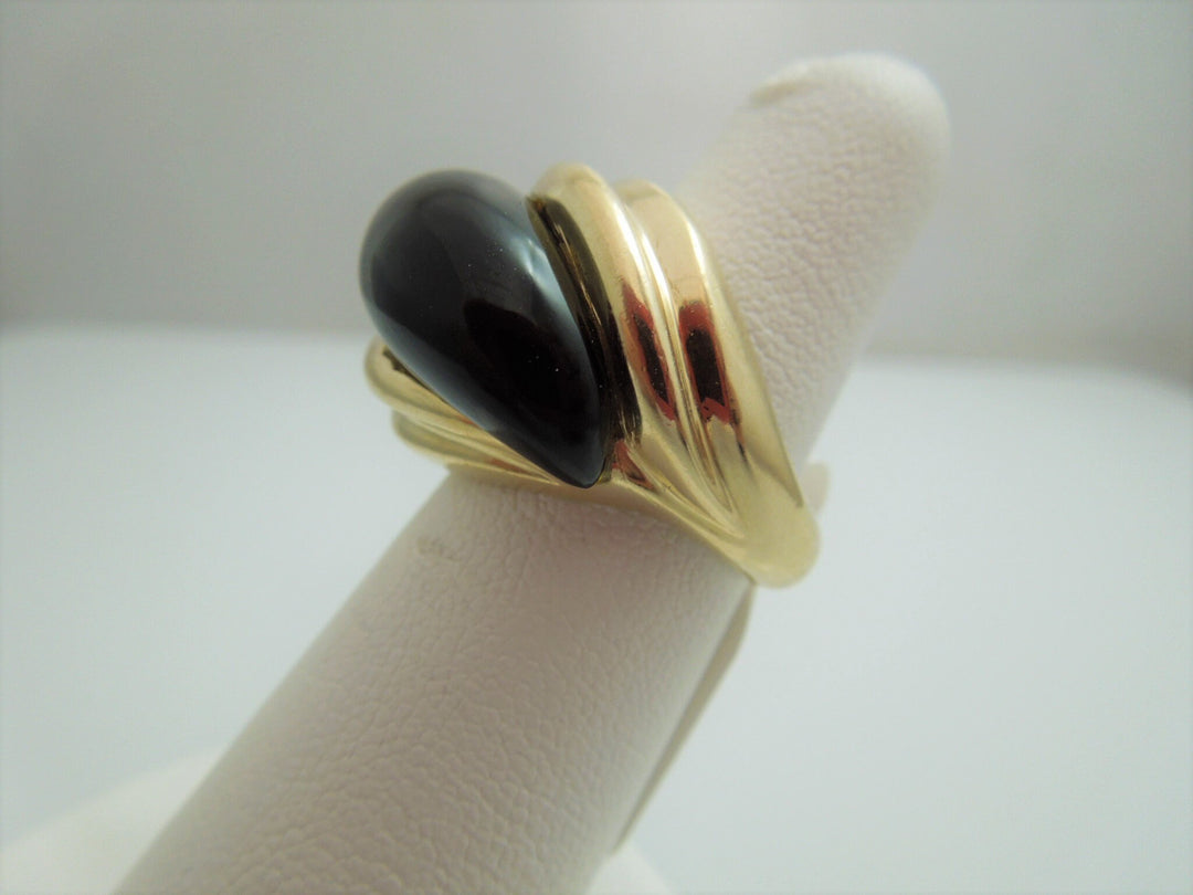 g861 Gorgeous Ladies 14kt Yellow Gold Domed Black Onyx Ring Size 5.5