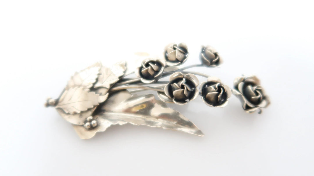 t452 Vintage Sterling Silver Flower Brooch Pin
