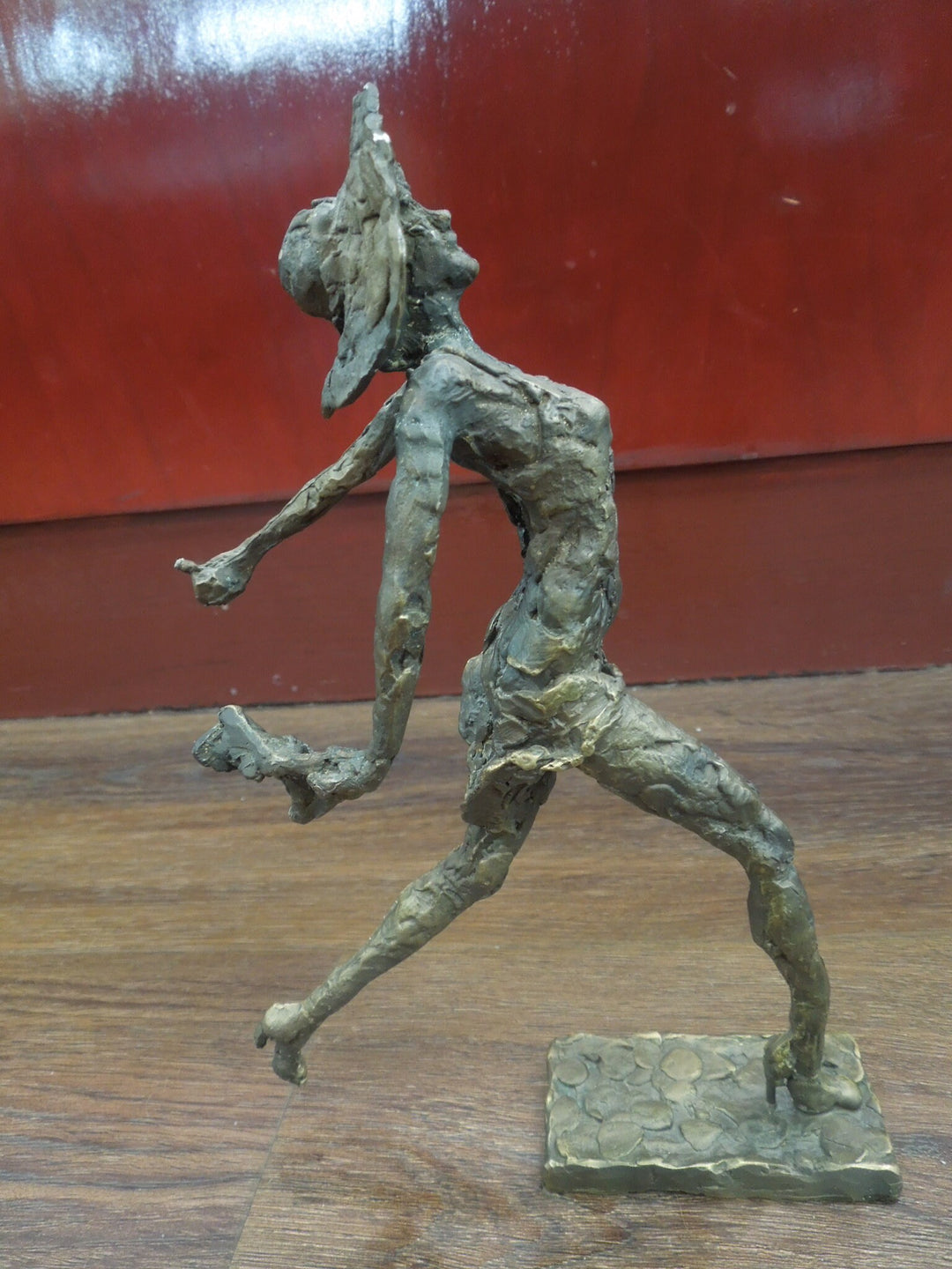 r129 Winkelen is UNIC Gelimiteerde uitgave 219 Zinc Statue of a Flemish Lady Who is Running Wearing Hat & a Bag Made In Belgium