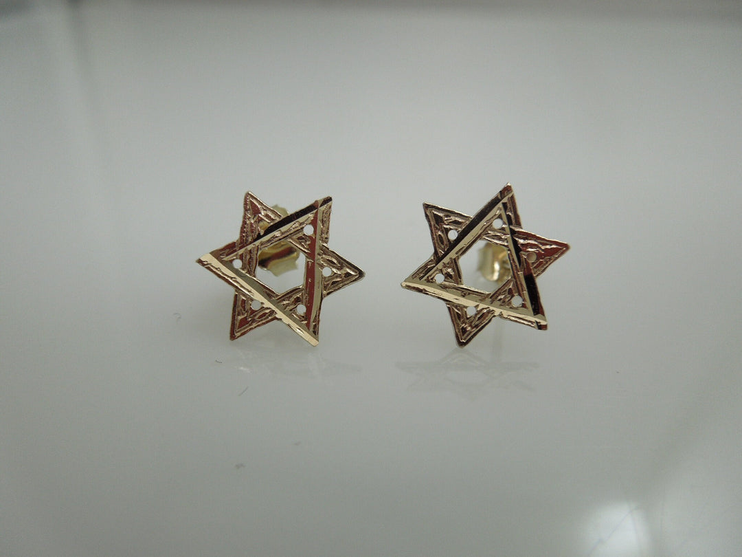 b992 Beautiful 14kt Yellow Gold Star of David Stud Earrings