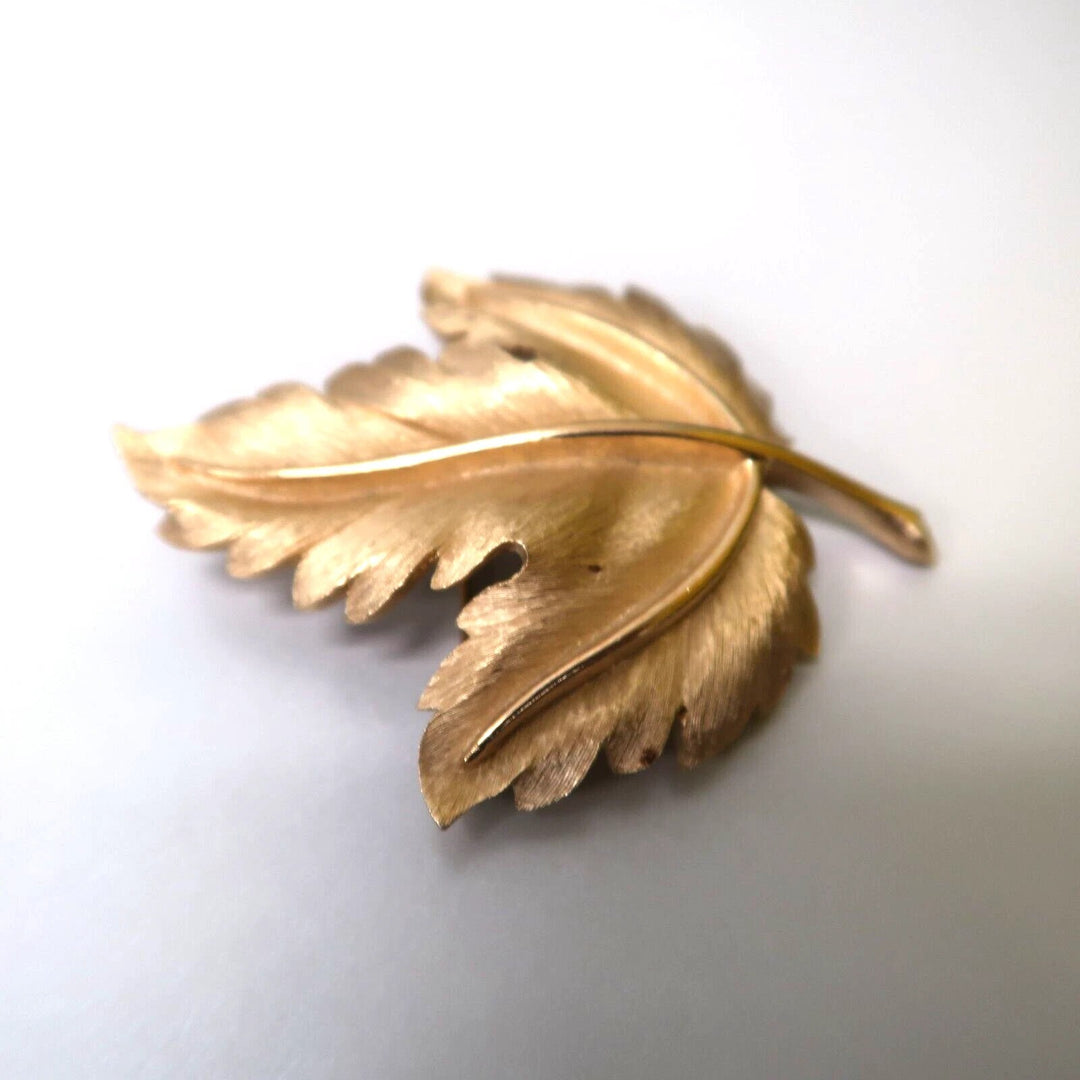 t573 Vintage Crown Trifari Brushed Gold Tone Maple Leaf Pin/Brooch 1960's