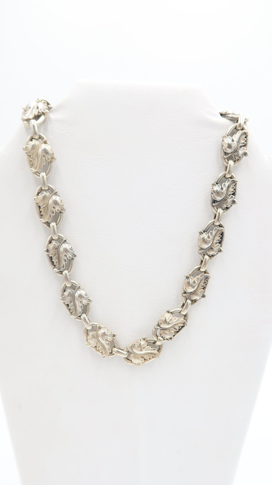 t451 Vintage Jewelry 1950s Mid-Century Leaf Oval Links Necklace 17"