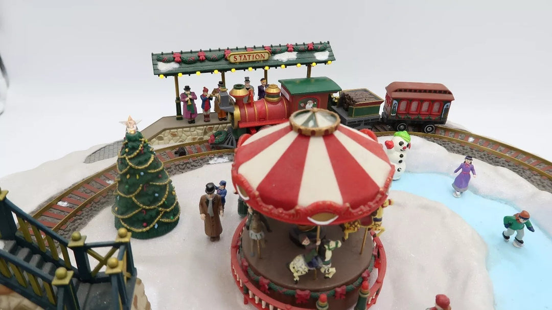 t487 Animated Mr Christmas Village Going Home for the Holidays Train Carousel