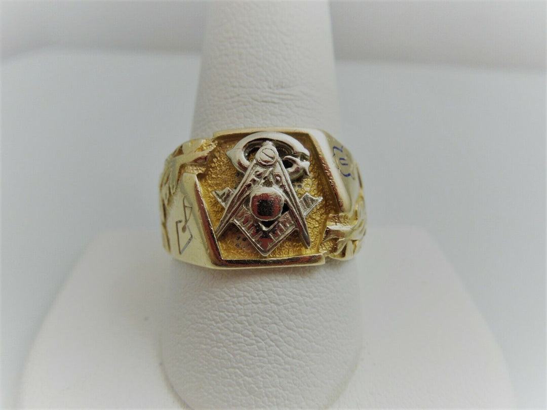 g822 Handsome Men's 10kt and 14kt Gold Masonic Ring Size 10.5