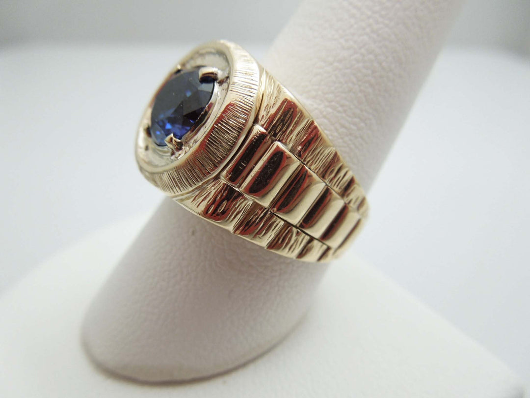 b429 Handsome Men's 14kt Yellow Gold Lab Created Sapphire Ring Size 9.25