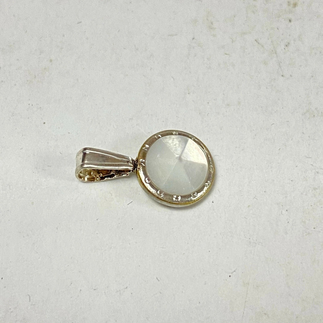 m082 Vintage Sterling Silver Round Mother of Pearl Charm Pendant