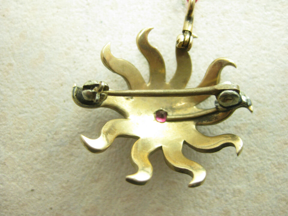 g264 beautiful 14kt Gold Starburst Brooch with Seed Pearls and a Center Ruby