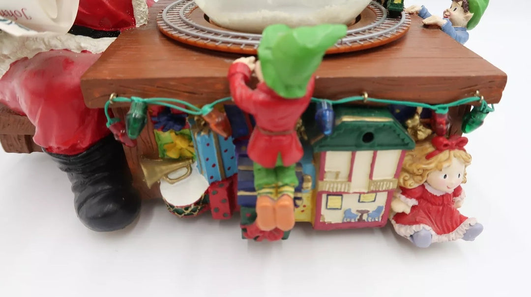 t482 Mr. Christmas Santa’s Workshop Snowglobe Musical Snowglobe