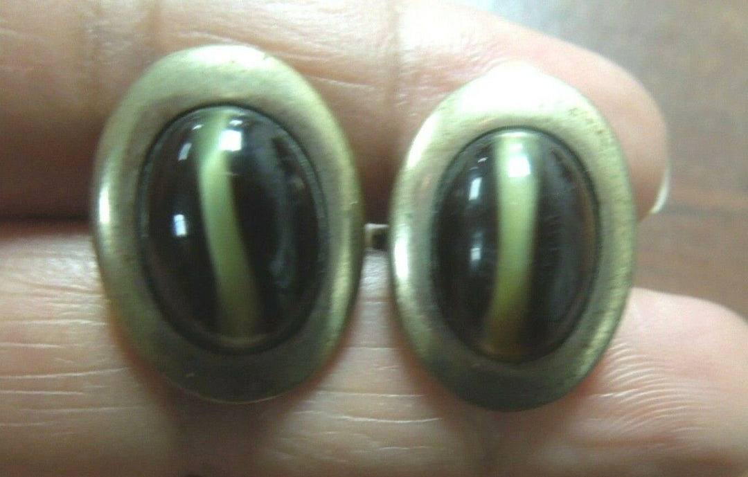 r094 Vintage Men's Oval Cufflink Gold Tone 9 g