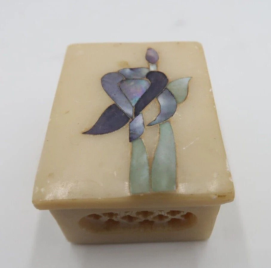 t493 Made in India Marble Inlay Handmade Flower Jewelry Trinket Box, Soapstone.