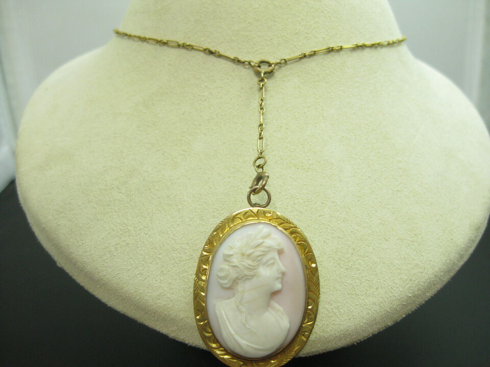g269 Beautiful Vintage 10kt Yellow Gold Cameo Necklace/Pin on a Delicate Gold Chain