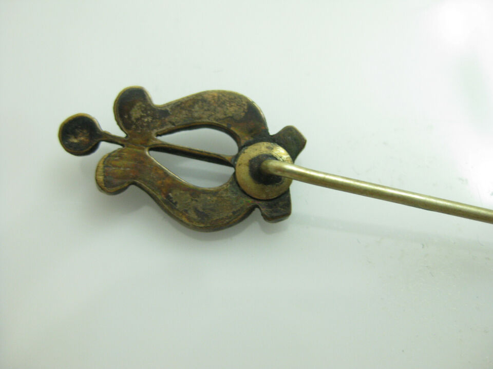 g253 Vintage Garnet 14kt Gold Pin