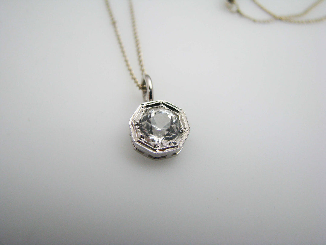 b485 Dainty 10kt White Gold Cubic Zirconia Pendant