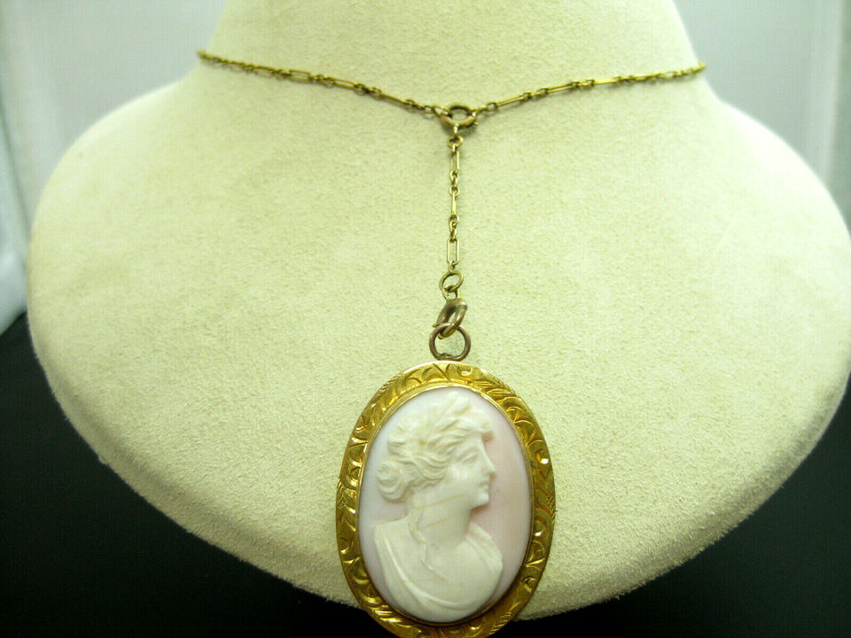 g269 Beautiful Vintage 10kt Yellow Gold Cameo Necklace/Pin on a Delicate Gold Chain