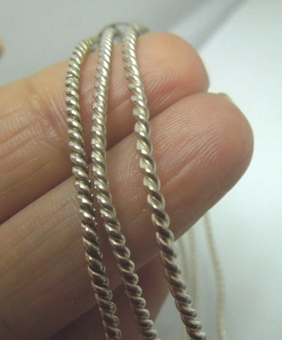 r156 Vintage Silvertone Bangle Bracelet Rare