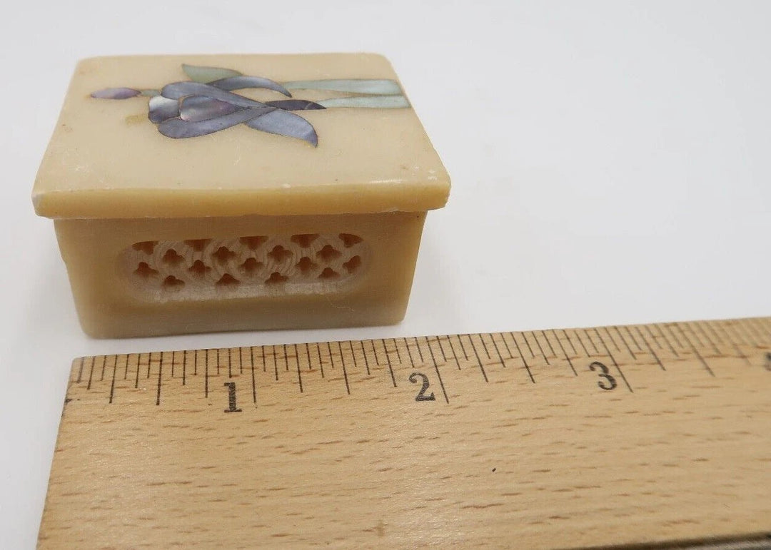 t493 Made in India Marble Inlay Handmade Flower Jewelry Trinket Box, Soapstone.