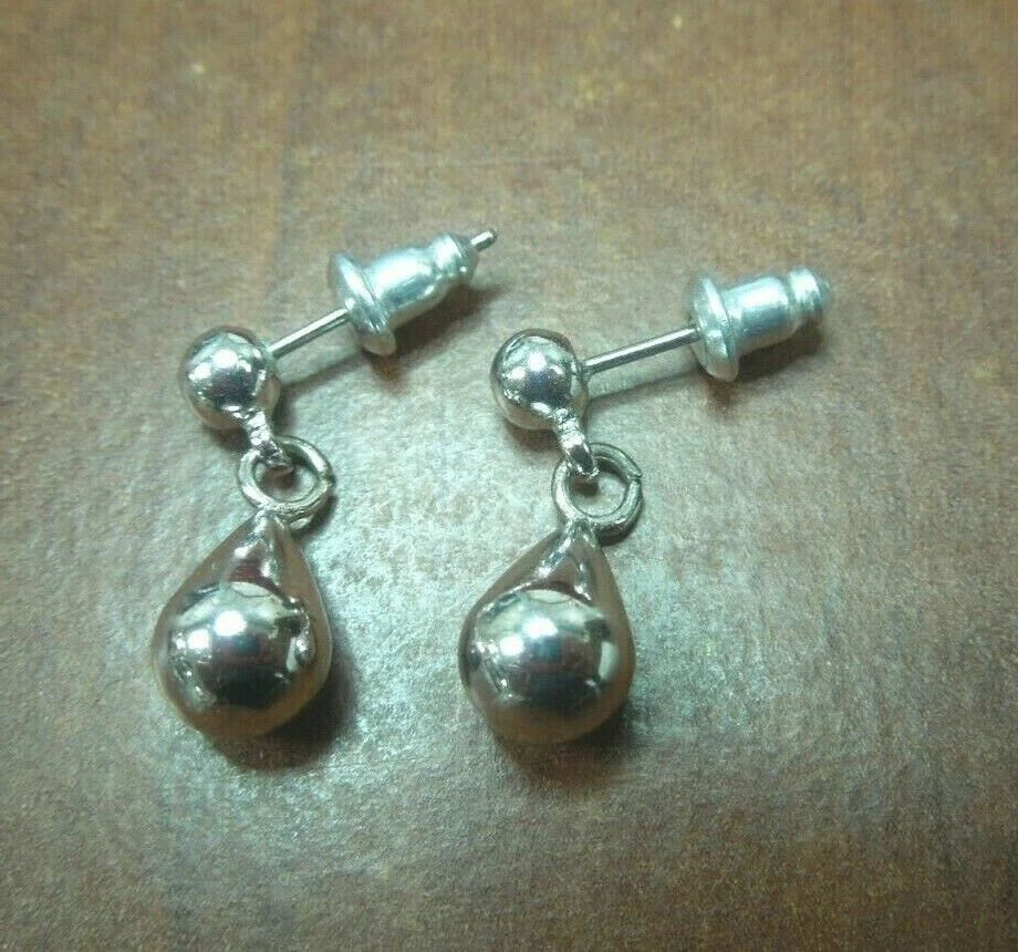 r150 Beautiful Pearl Necklace with Silvertone Earrings Comes with Red Heart Shaped Gift Box