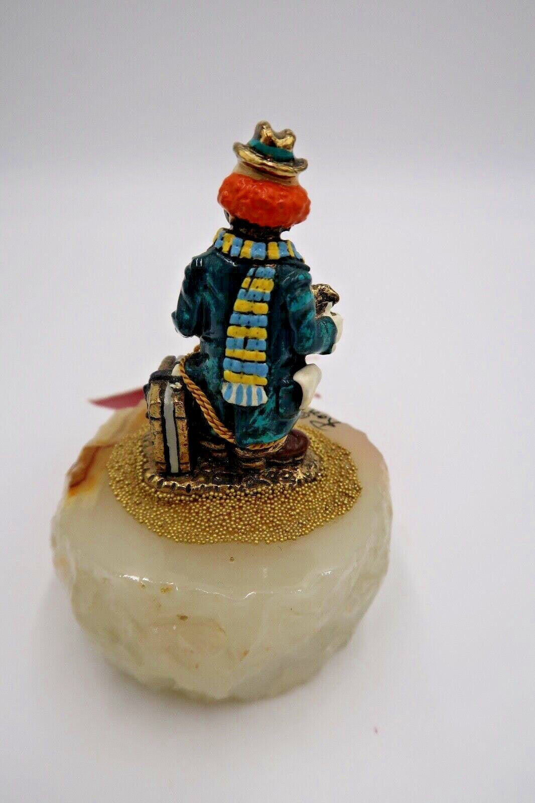t369 Ron Lee 1987 Going Anywhere Hitchhiking Clown 24k & Hand Painted figurine