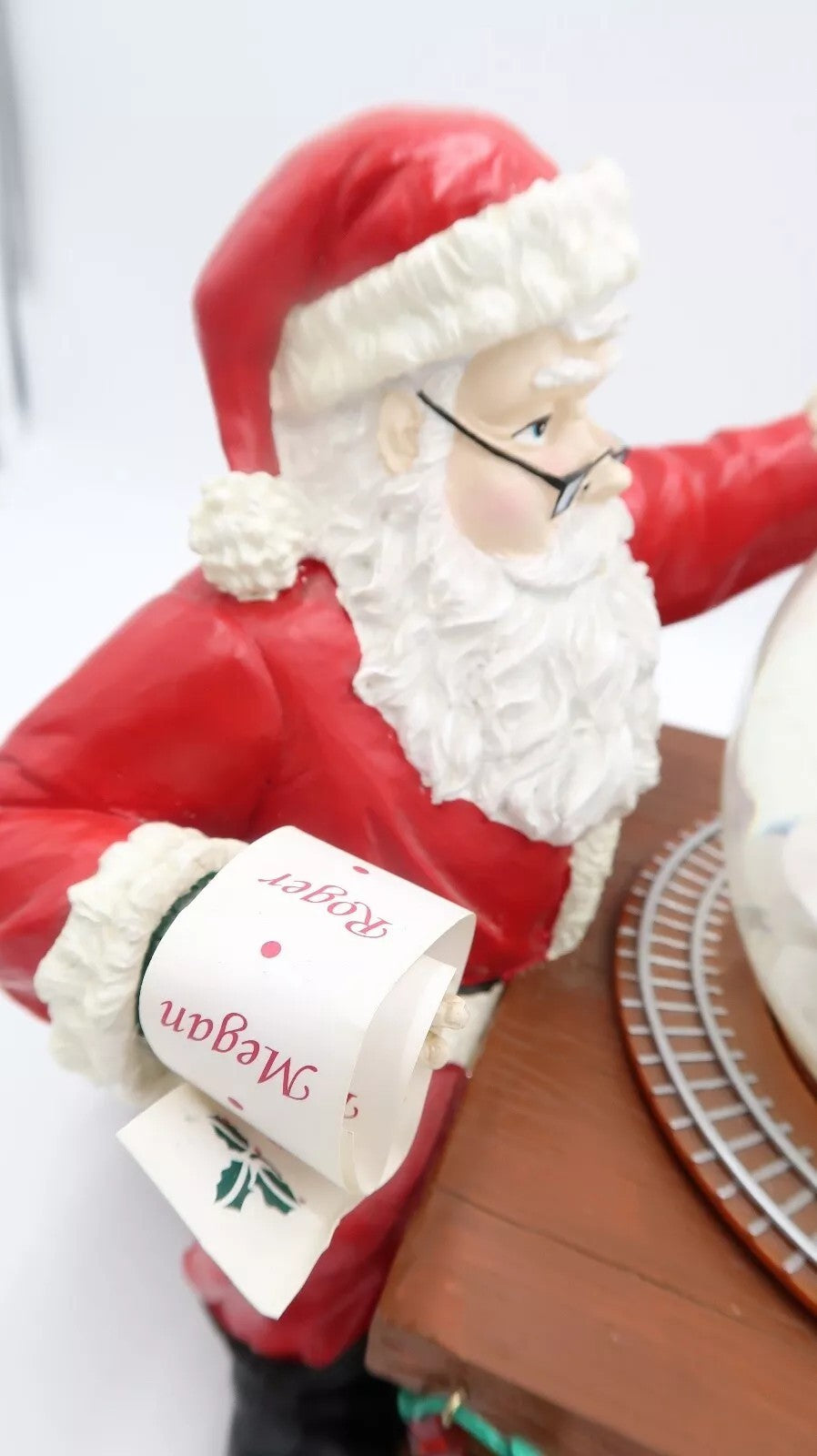 t482 Mr. Christmas Santa’s Workshop Snowglobe Musical Snowglobe