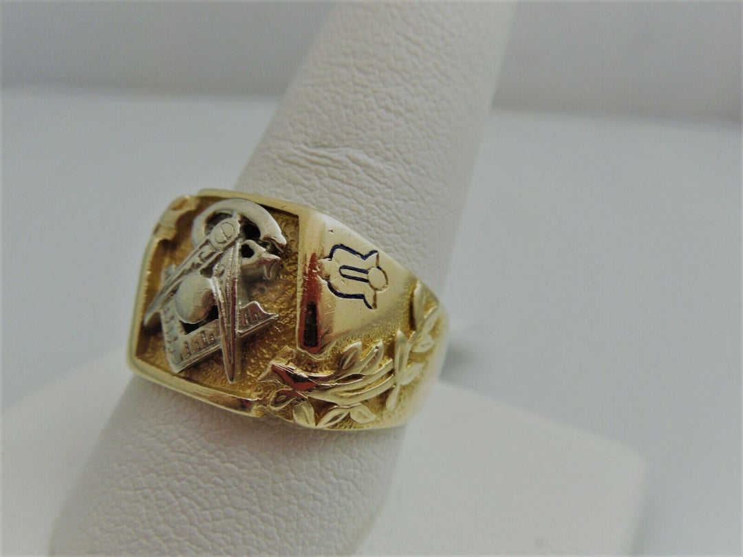 g822 Handsome Men's 10kt and 14kt Gold Masonic Ring Size 10.5