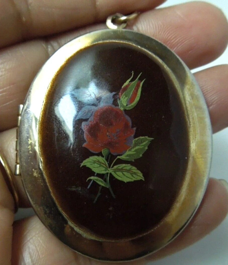 s889 Vintage Gold Filled Rose Oval Opening Locket Pendant