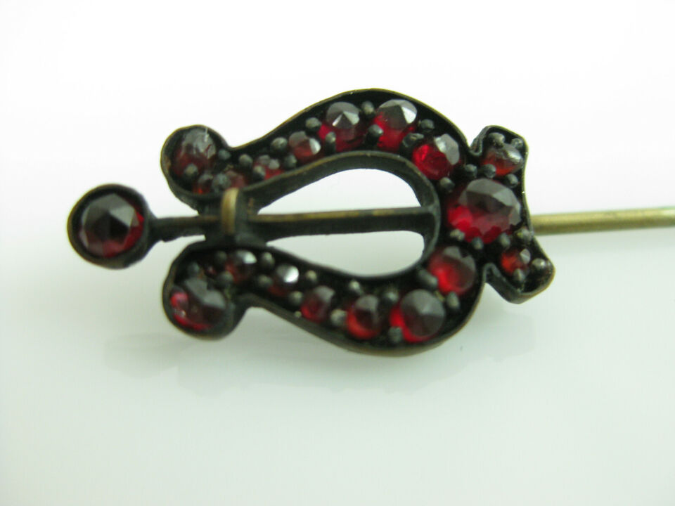 g253 Vintage Garnet 14kt Gold Pin