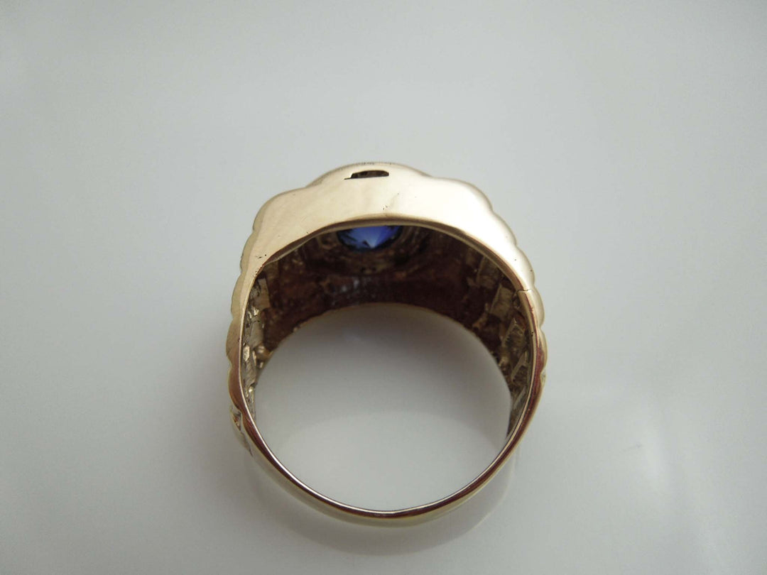 b429 Handsome Men's 14kt Yellow Gold Lab Created Sapphire Ring Size 9.25